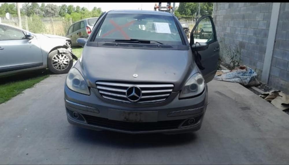 CAPOT MERCEDES BENZ B200