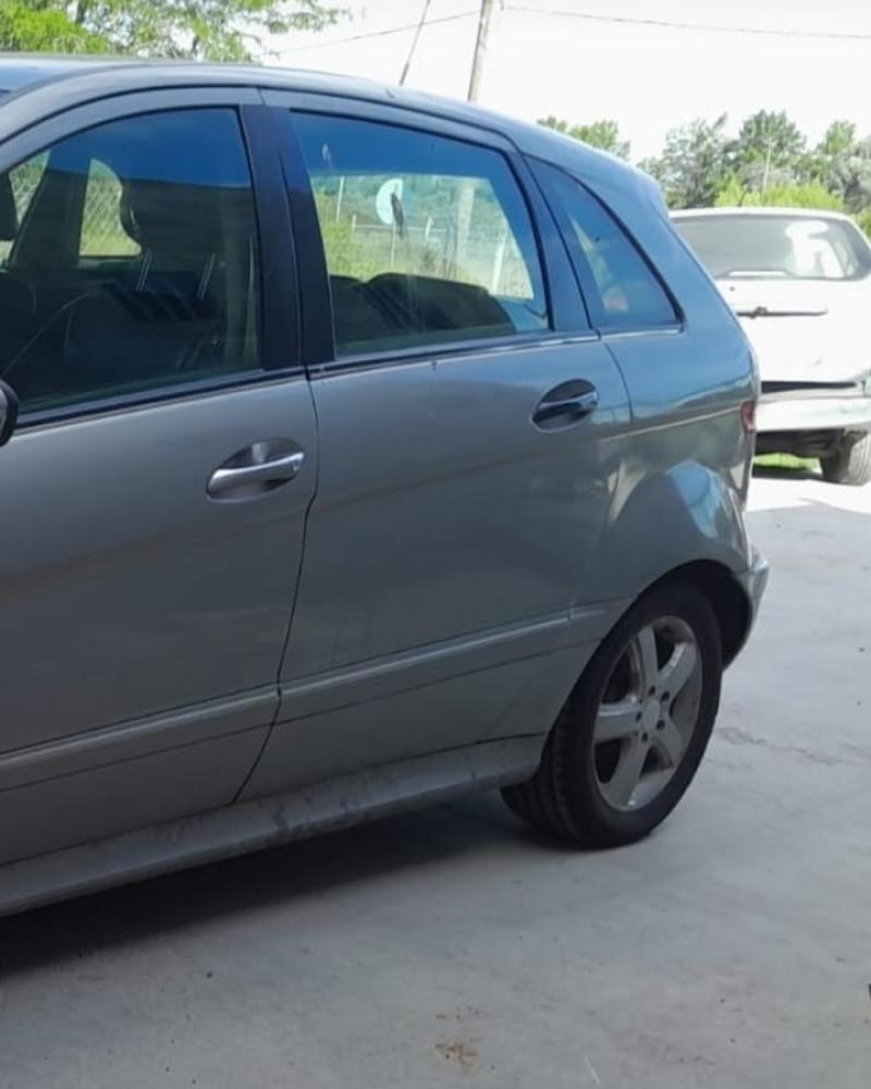 PUERTA TRASERA IZQUIERDA MERCEDES BENZ B200
