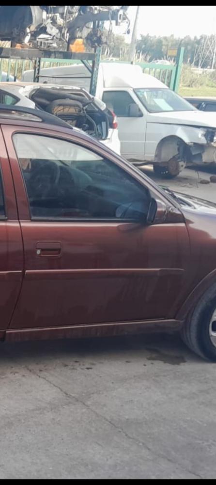 PUERTA DELANTERA DERECHA CHEVROLET CORSA WAGON GLS 16V