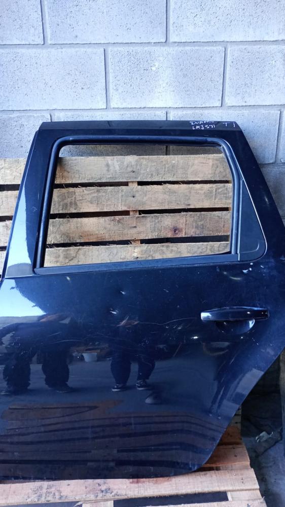 PUERTA TRASERA IZQUIERDA RENAULT DUSTER PRIVILEGE 2.0
