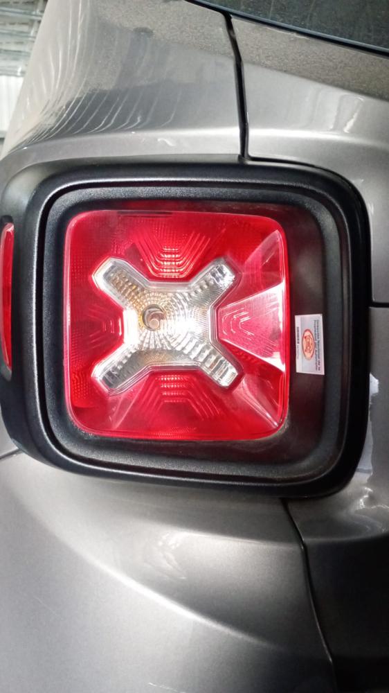 FARO TRASERO IZQUIERDO JEEP RENEGADE 1.8L SPORT