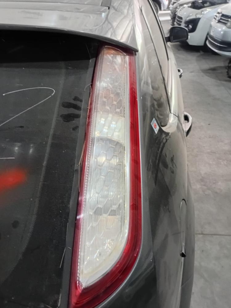 FARO TRASERO DERECHO FORD FOCUS TREND 1.6L