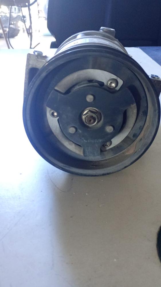COMPRESOR DE AIRE ACONDICIONADO VOLKSWAGEN VENTO 2.5