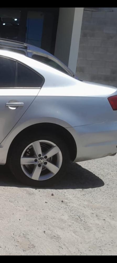 GUARDABARRO TRASERO IZQUIERDO VOLKSWAGEN VENTO 2.5