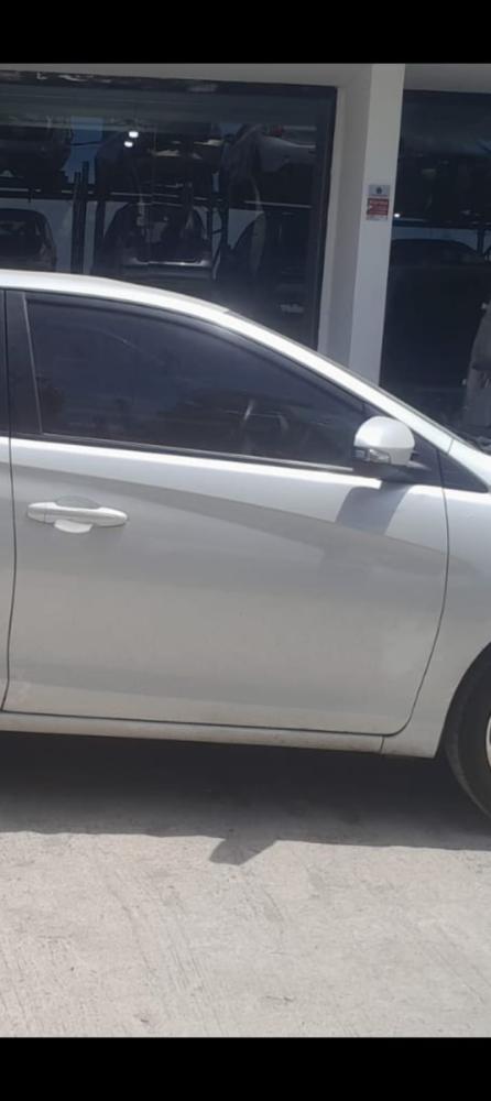 PUERTA DELANTERA DERECHA TOYOTA YARIS XLS PACK 1.5