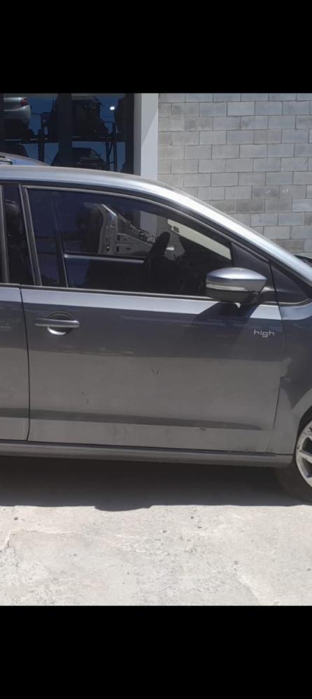 PUERTA DELANTERA DERECHA VOLKSWAGEN HIGH UP! 1.0 MPI