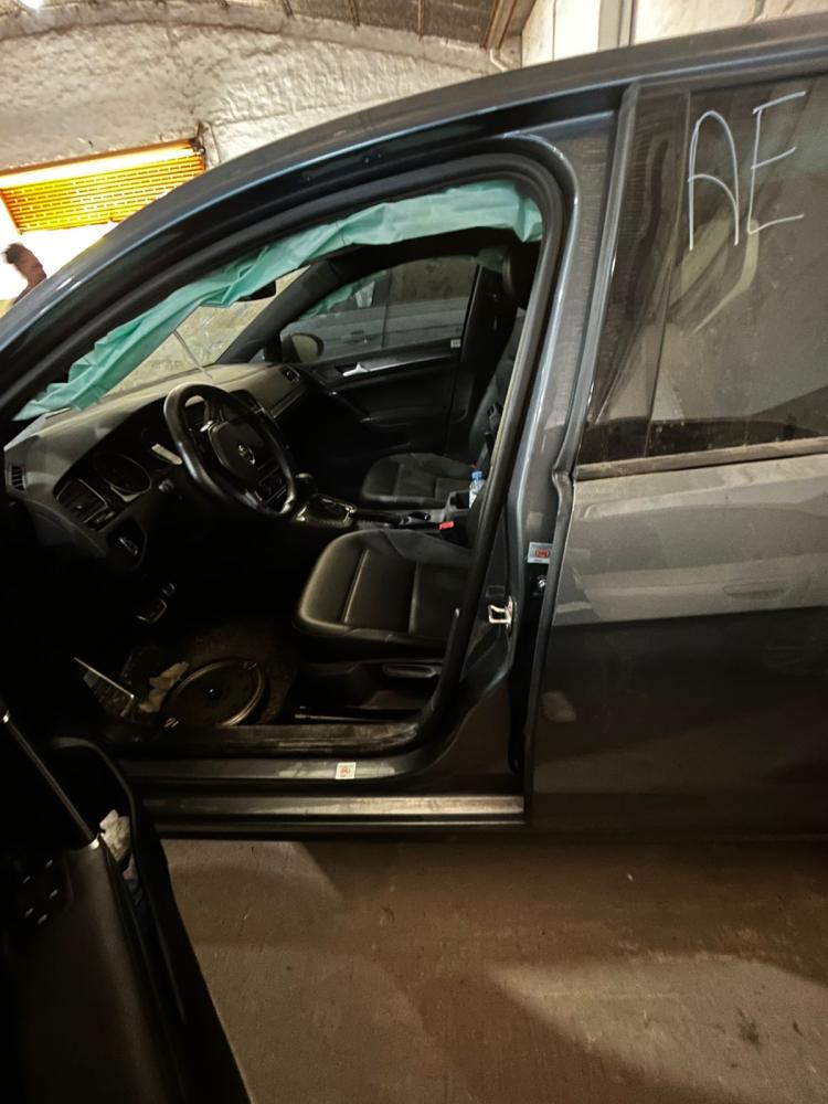 PARANTE CENTRAL IZQUIERDO VOLKSWAGEN GOLF GTI DSG