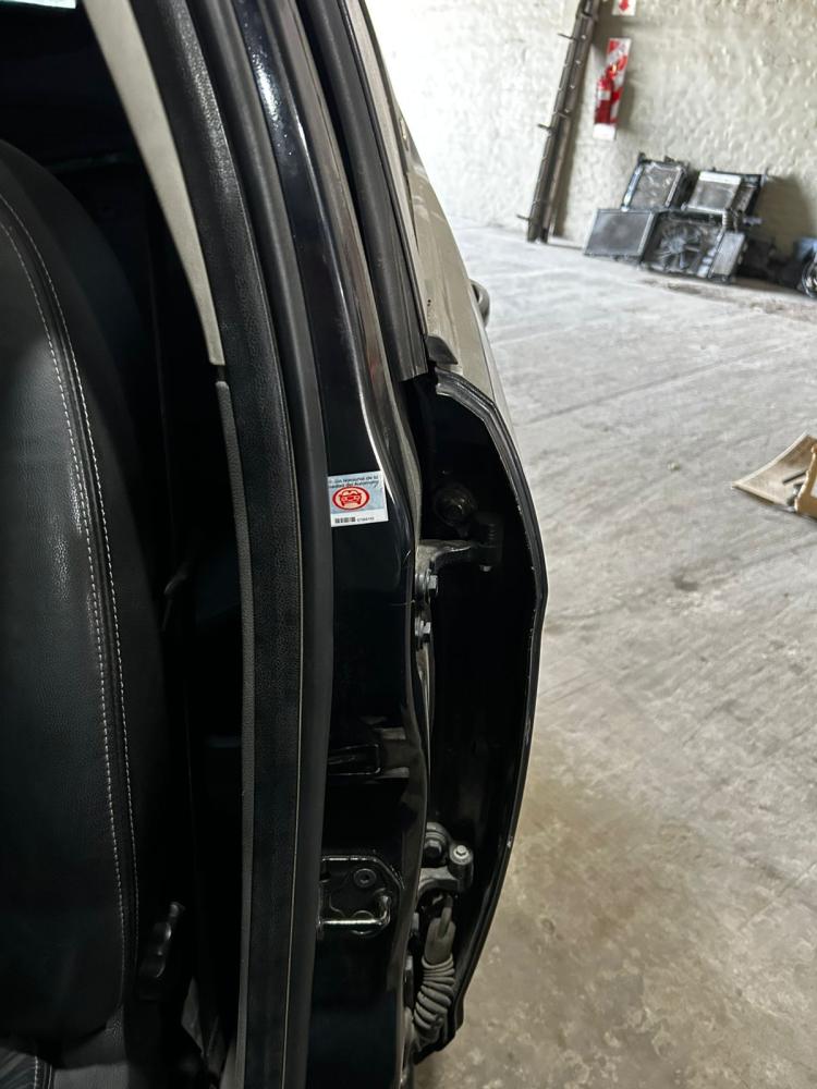 PARANTE CENTRAL IZQUIERDO FORD FOCUS GHIA 2.0L