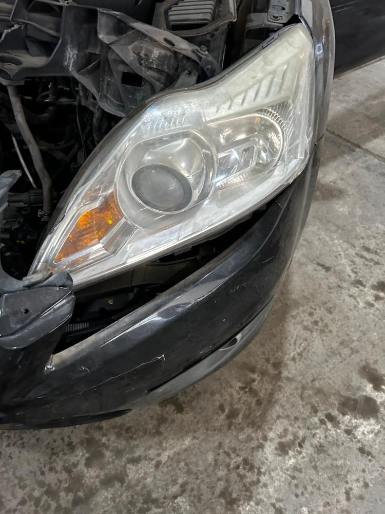 OPTICA IZQUIERDA FORD FOCUS GHIA 2.0L