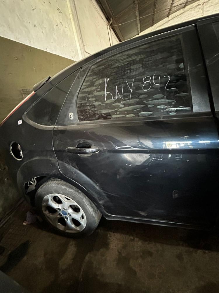 PUERTA TRASERA DERECHA FORD FOCUS GHIA 2.0L