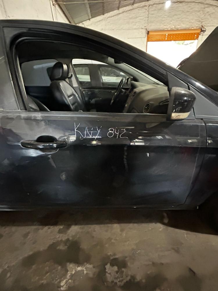 PUERTA DELANTERA DERECHA FORD FOCUS GHIA 2.0L