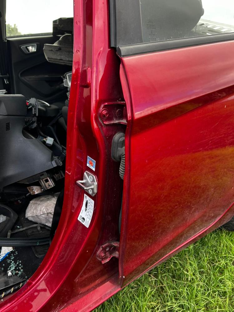 PARANTE CENTRAL IZQUIERDO FORD FIESTA 1.6L SE