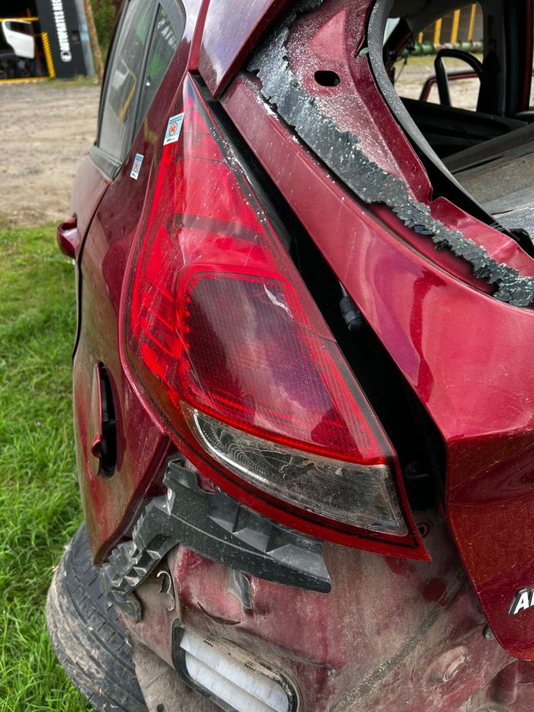 FARO TRASERO IZQUIERDO FORD FIESTA 1.6L SE