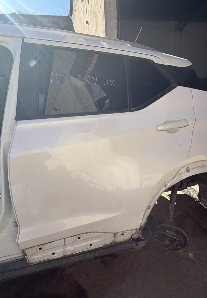 PUERTA TRASERA IZQUIERDA NISSAN KICKS EXCLUSIVE CVT