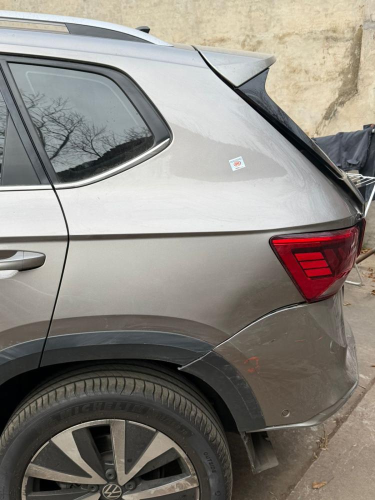 GUARDABARRO TRASERO IZQUIERDO VOLKSWAGEN.. TAOS HIGHLINE 250 TSI AT