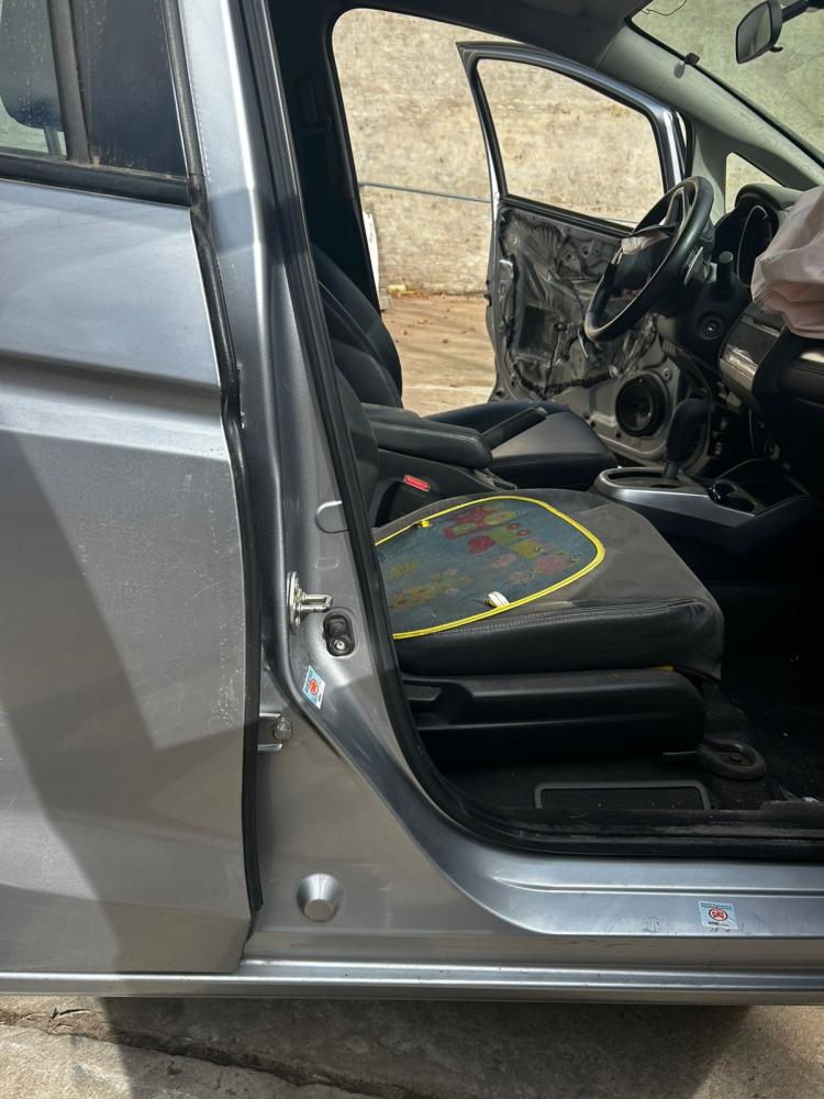 PARANTE CENTRAL DERECHO HONDA FIT EXL