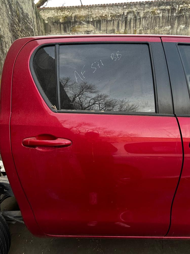 PUERTA TRASERA DERECHA TOYOTA HILUX 4X2 DC SRV 2.8