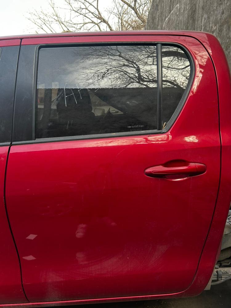 PUERTA TRASERA IZQUIERDA TOYOTA HILUX 4X2 DC SRV 2.8