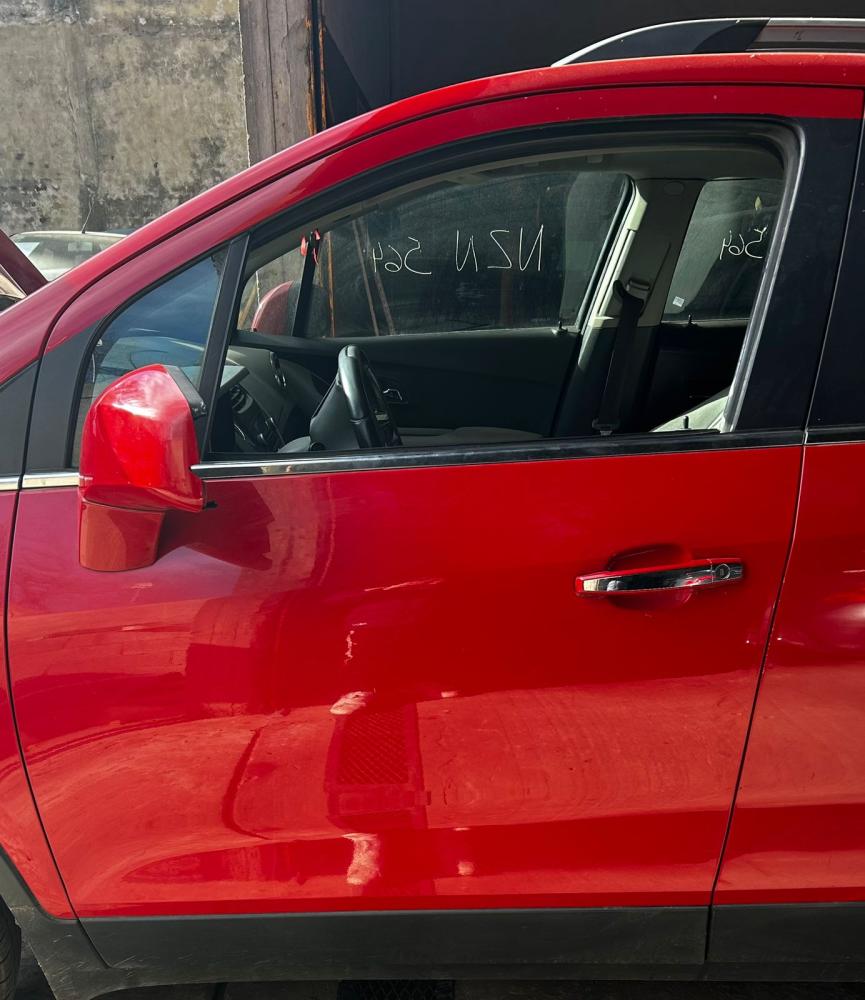 PUERTA DELANTERA IZQUIERDA CHEVROLET CHEVROLET TRACKER FWD LTZ