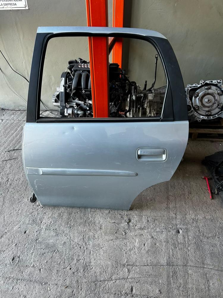 PUERTA TRASERA IZQUIERDA CHEVROLET CORSAA