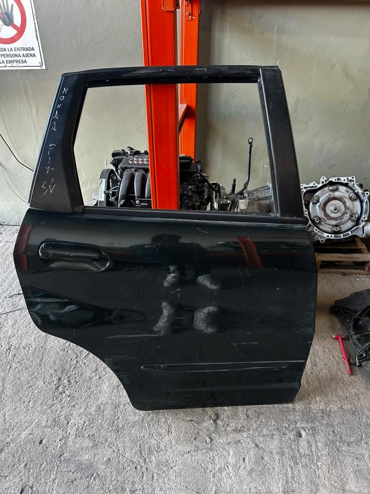 PUERTA TRASERA DERECHA HONDA FIT