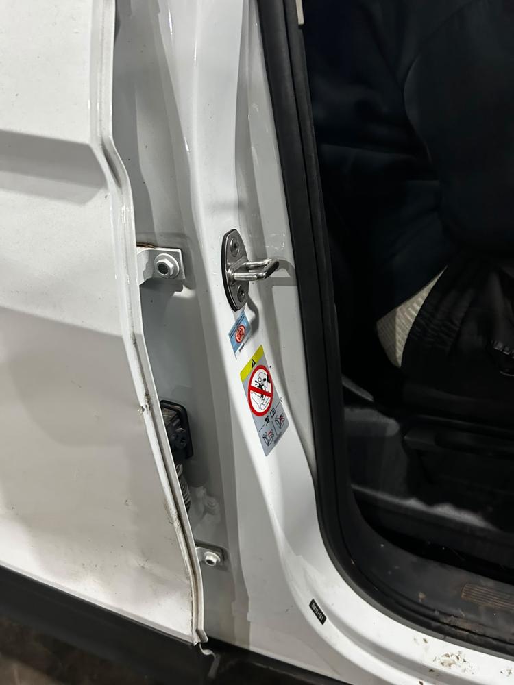 PARANTE CENTRAL DERECHO VOLKSWAGEN TIGUAN LIFE 350 TSI DSG