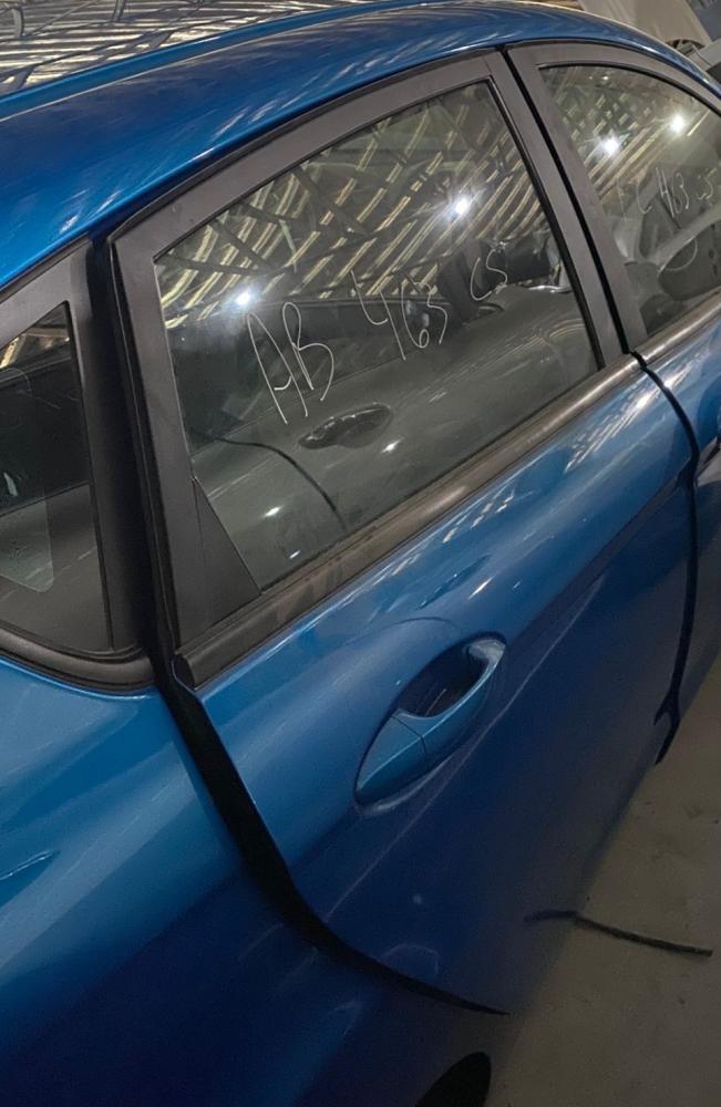 PUERTA TRASERA DERECHA FORD FIESTA 1.6L SE.