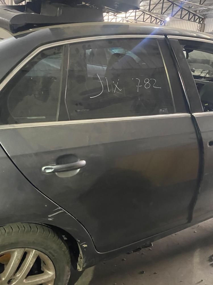 PUERTA TRASERA DERECHA VOLKSWAGEN VOLKSWAGEN VENTO 2.5