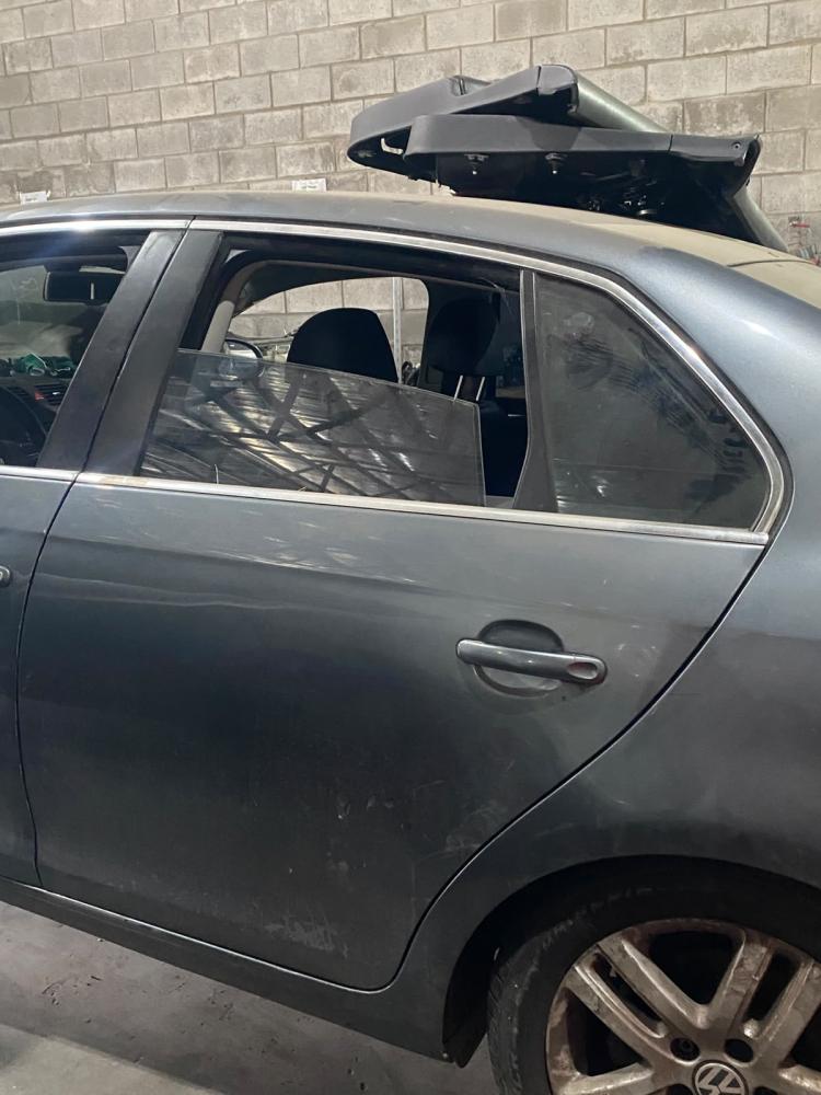 PUERTA TRASERA IZQUIERDA VOLKSWAGEN VOLKSWAGEN VENTO 2.5