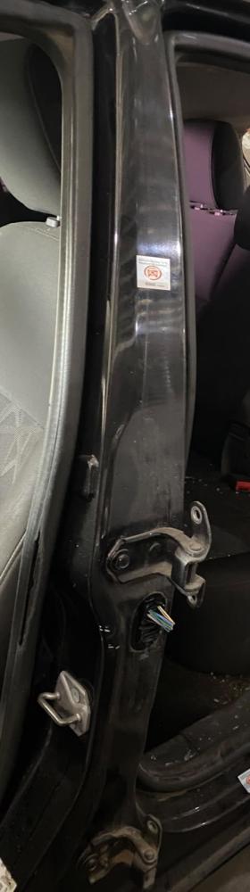 PARANTE CENTRAL IZQUIERDO FORD FIESTA KINETIC DESING