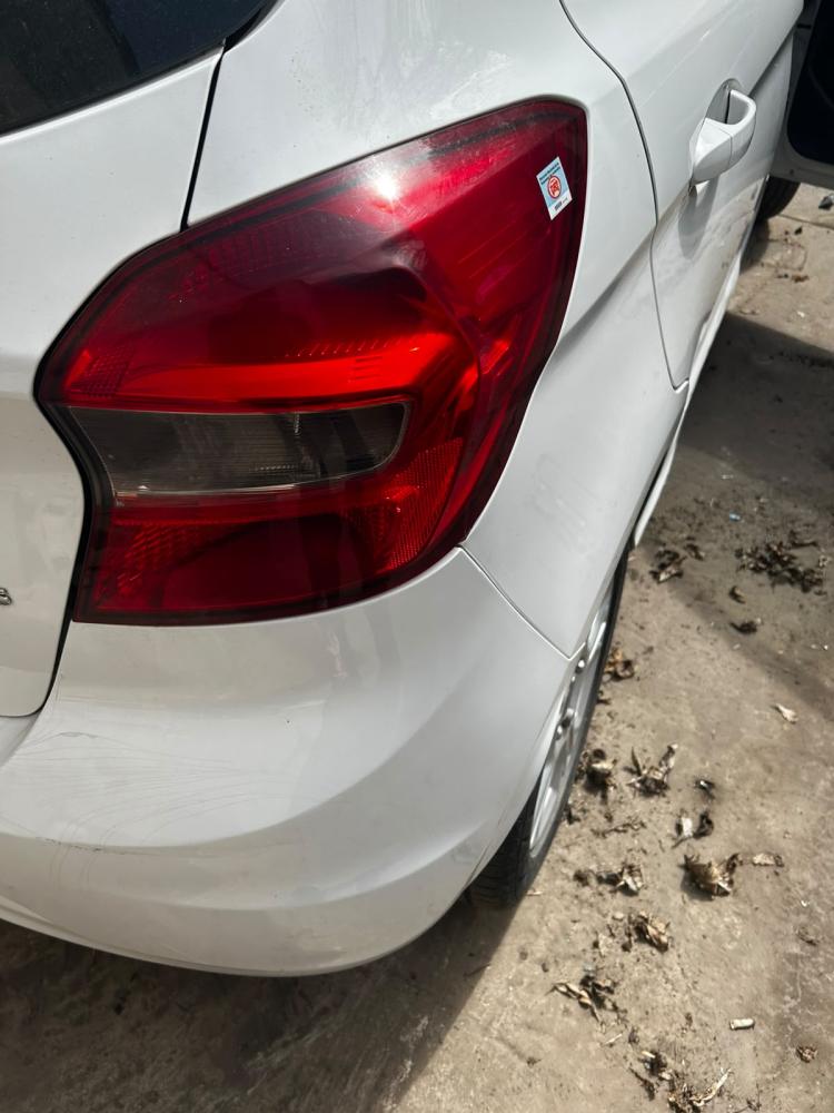 FARO TRASERO DERECHO FORD KA SEL 1.5L