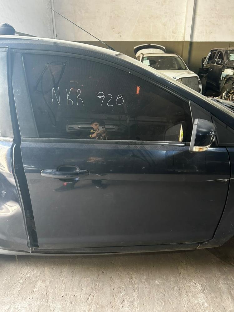 PUERTA DELANTERA DERECHA FORD FOCUSEXE TREND 2.0