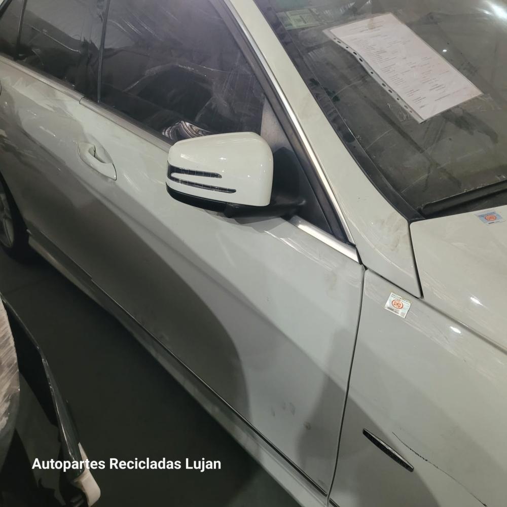 PUERTA DELANTERA DERECHA MERCEDES BENZ C250