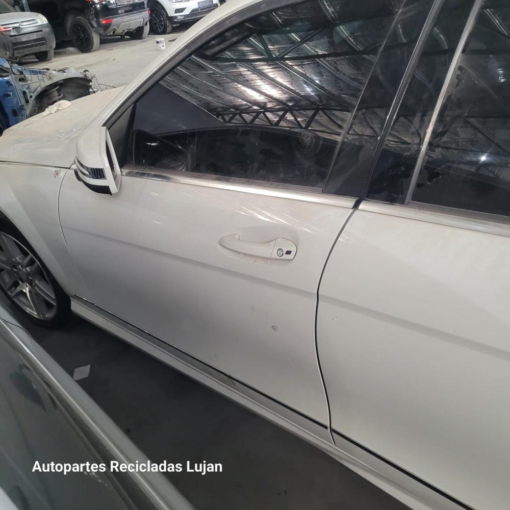 PUERTA DELANTERA IZQUIERDA MERCEDES BENZ C250