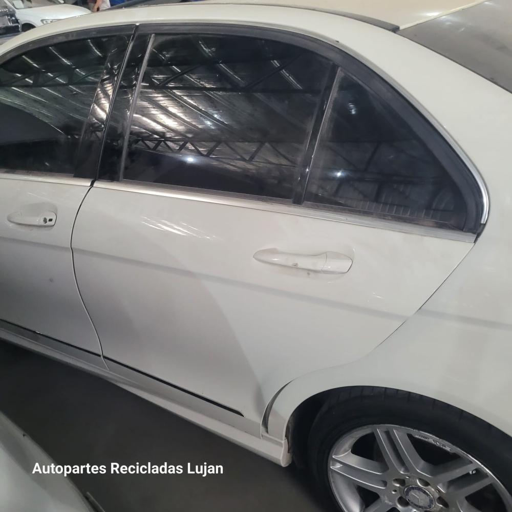PUERTA TRASERA IZQUIERDA MERCEDES BENZ C250