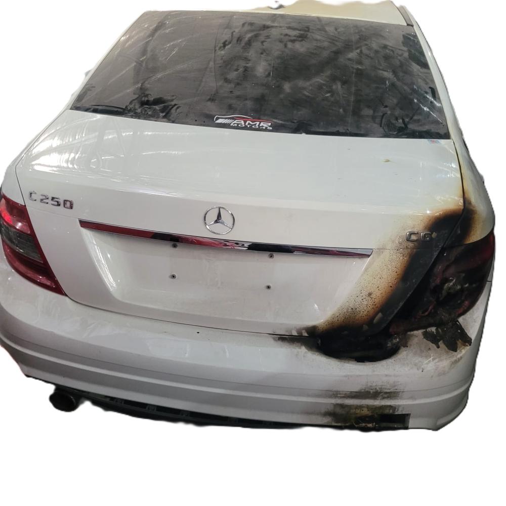 TAPA DE BAUL MERCEDES BENZ C250