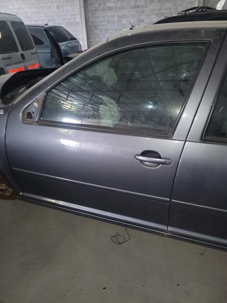 PUERTA DELANTERA IZQUIERDA VOLKSWAGEN BORA 1.8T