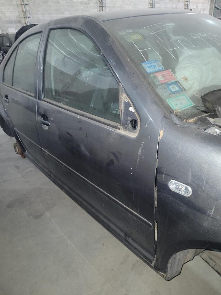 PUERTA DELANTERA DERECHA VOLKSWAGEN BORA 1.8T
