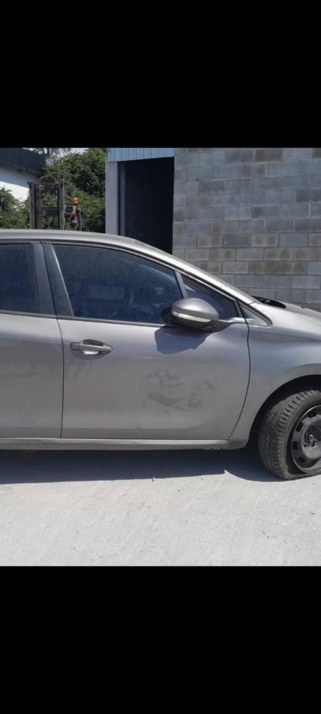 PUERTA DELANTERA DERECHA PEUGEOT 208