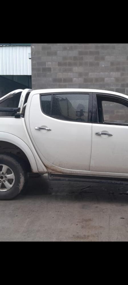 PUERTA TRASERA DERECHA MITSUBISHI L200 3.2