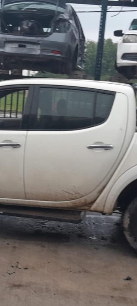 PUERTA TRASERA IZQUIERDA MITSUBISHI L200 3.2