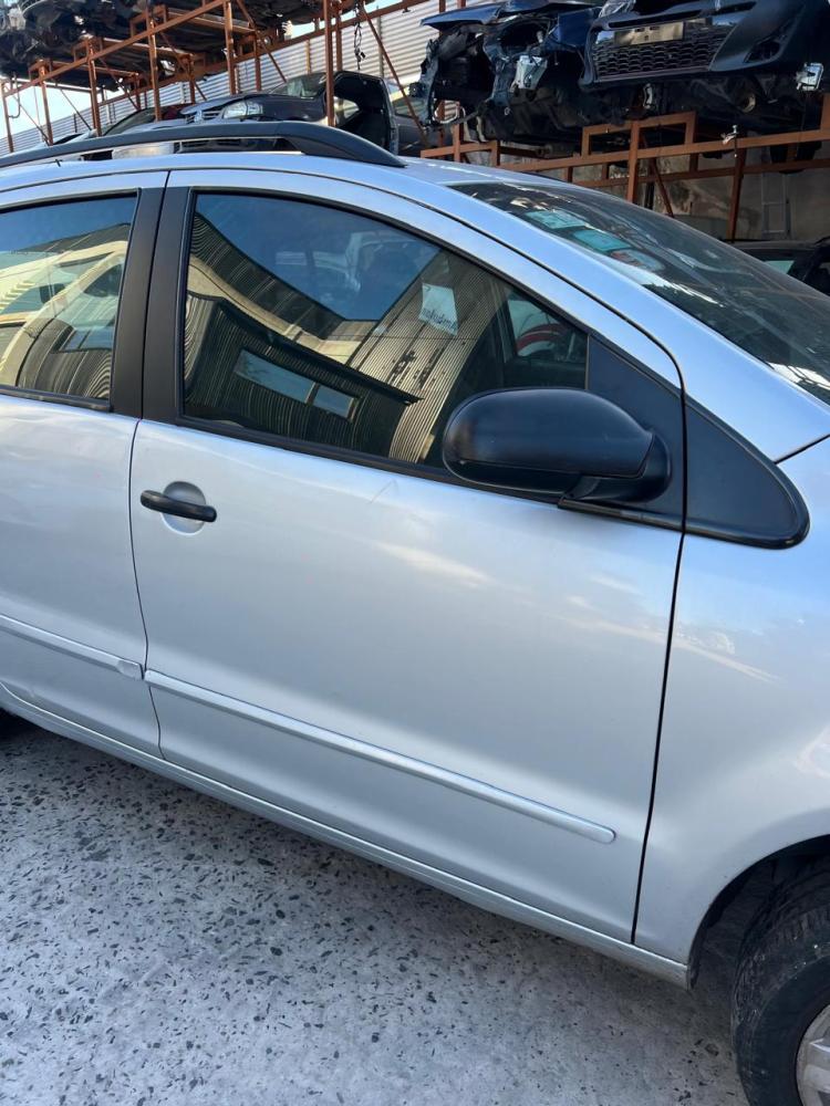 PUERTA DELANTERA DERECHA VOLKSWAGEN SURAN 1.6 5P