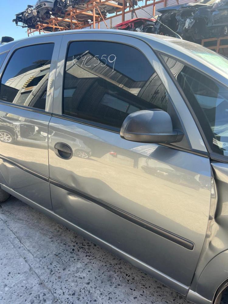 PUERTA DELANTERA DERECHA CHEVROLET MERIVA GL PLUS 1.8