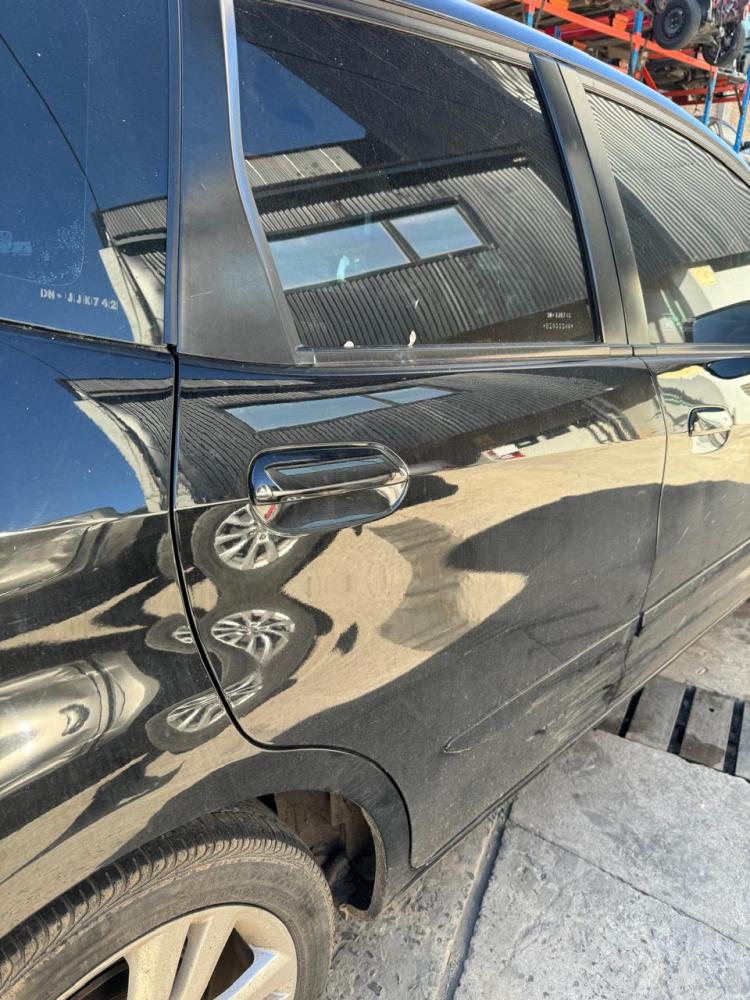 PUERTA TRASERA DERECHA HONDA FIT