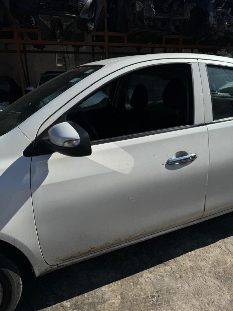 PUERTA DELANTERA IZQUIERDA NISSAN VERSA SENSE MT PURE