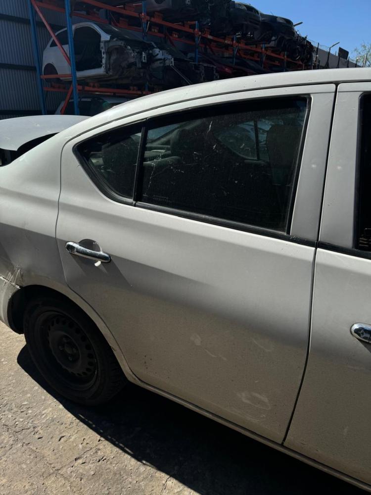 PUERTA TRASERA DERECHA NISSAN VERSA SENSE MT PURE