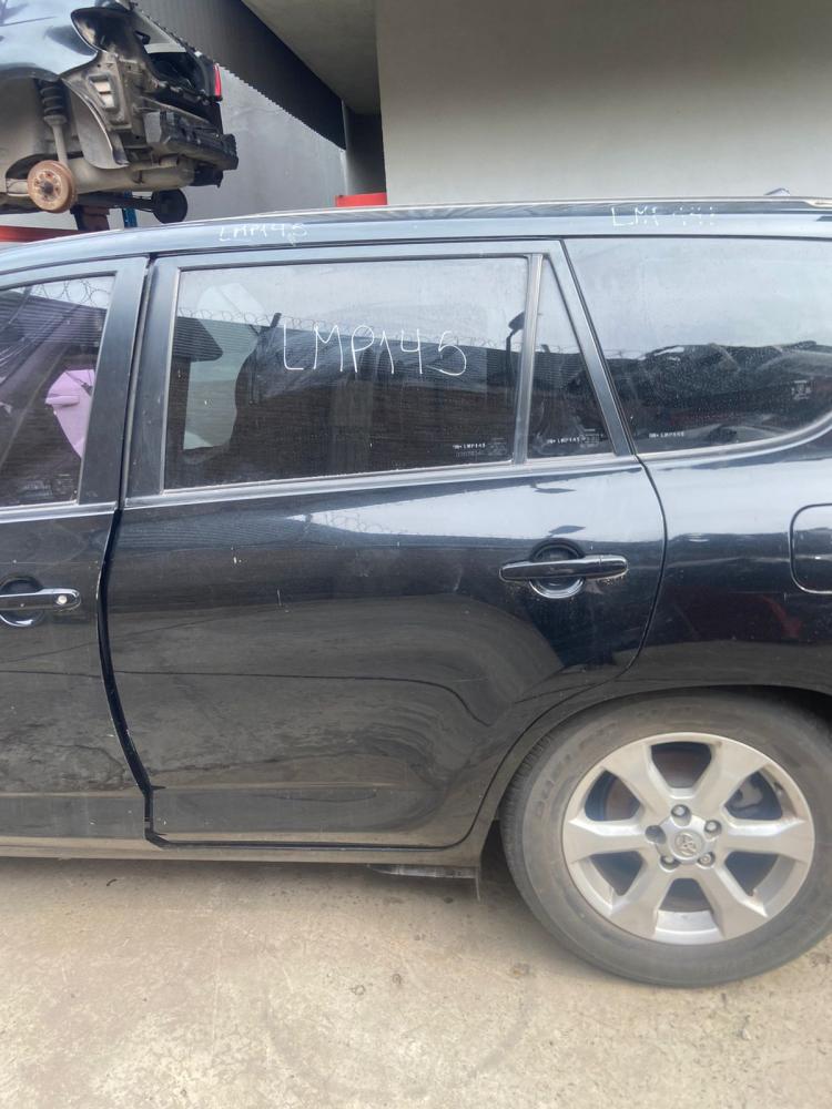 PUERTA TRASERA IZQUIERDA TOYOTA RAV 4 4X2
