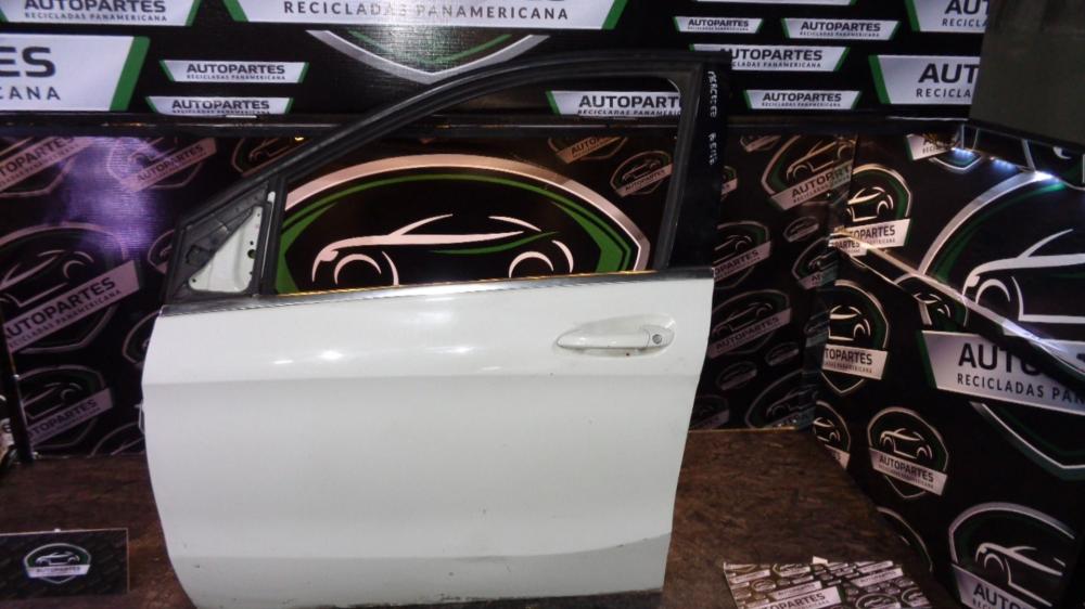 PUERTA DELANTERA IZQUIERDA MERCEDES B 200