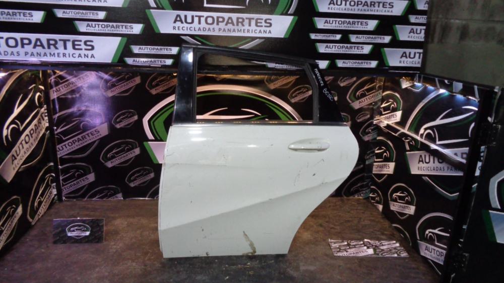 PUERTA TRASERA IZQUIERDA MERCEDES B 200
