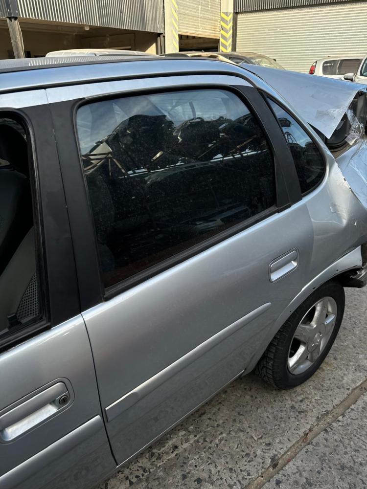PUERTA TRASERA IZQUIERDA CHEVROLET CORSA